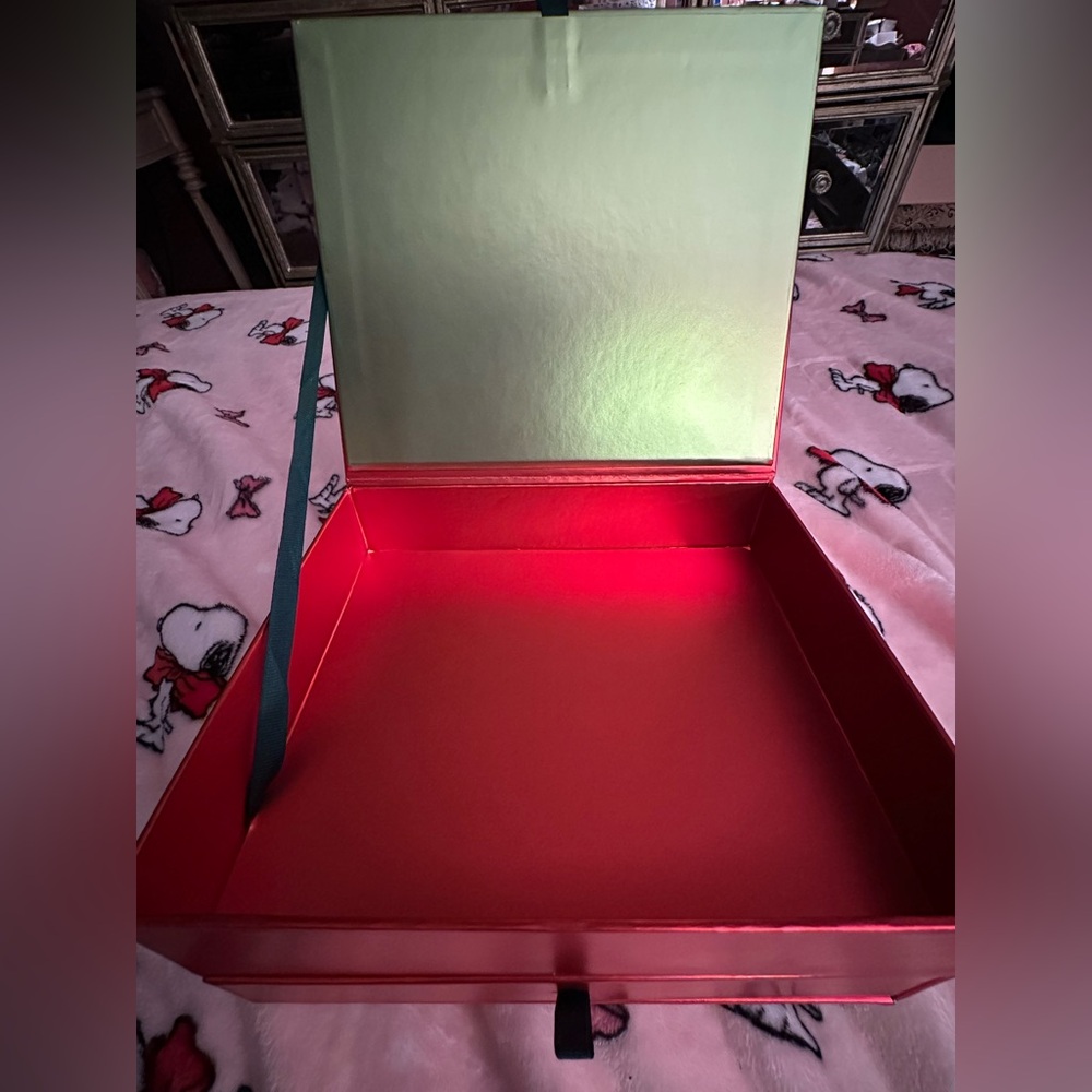 Profusion Cosmetics Peanuts Festive Box - Picture 3 of 7